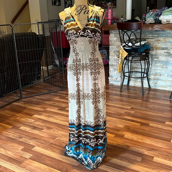 Dresses & Skirts - Size XL (more a L) maxi earth tones dress with lace on back